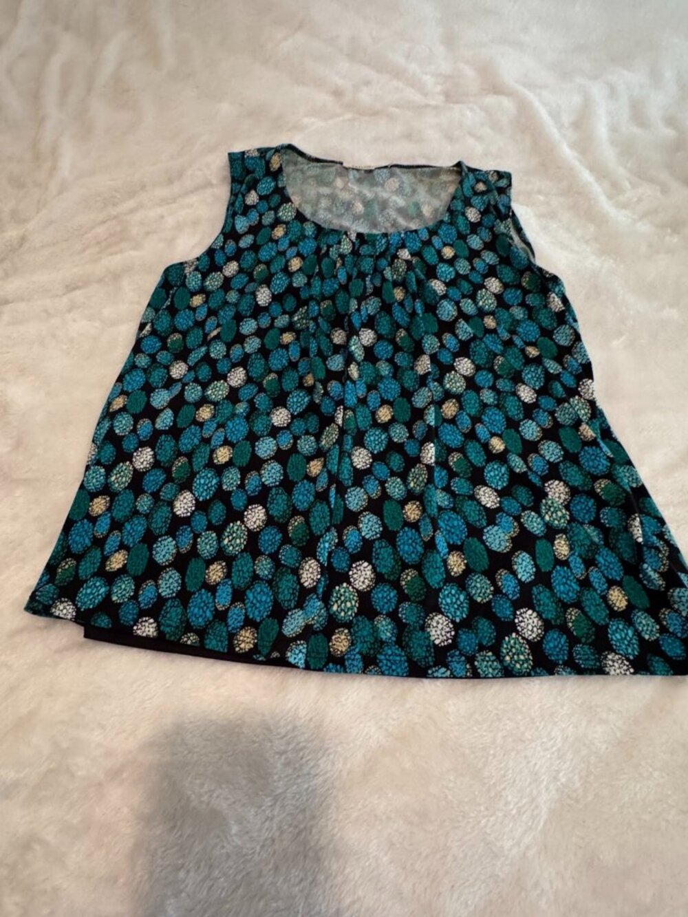 TravelSmith Black Blot Gathered Neck Shell Size L